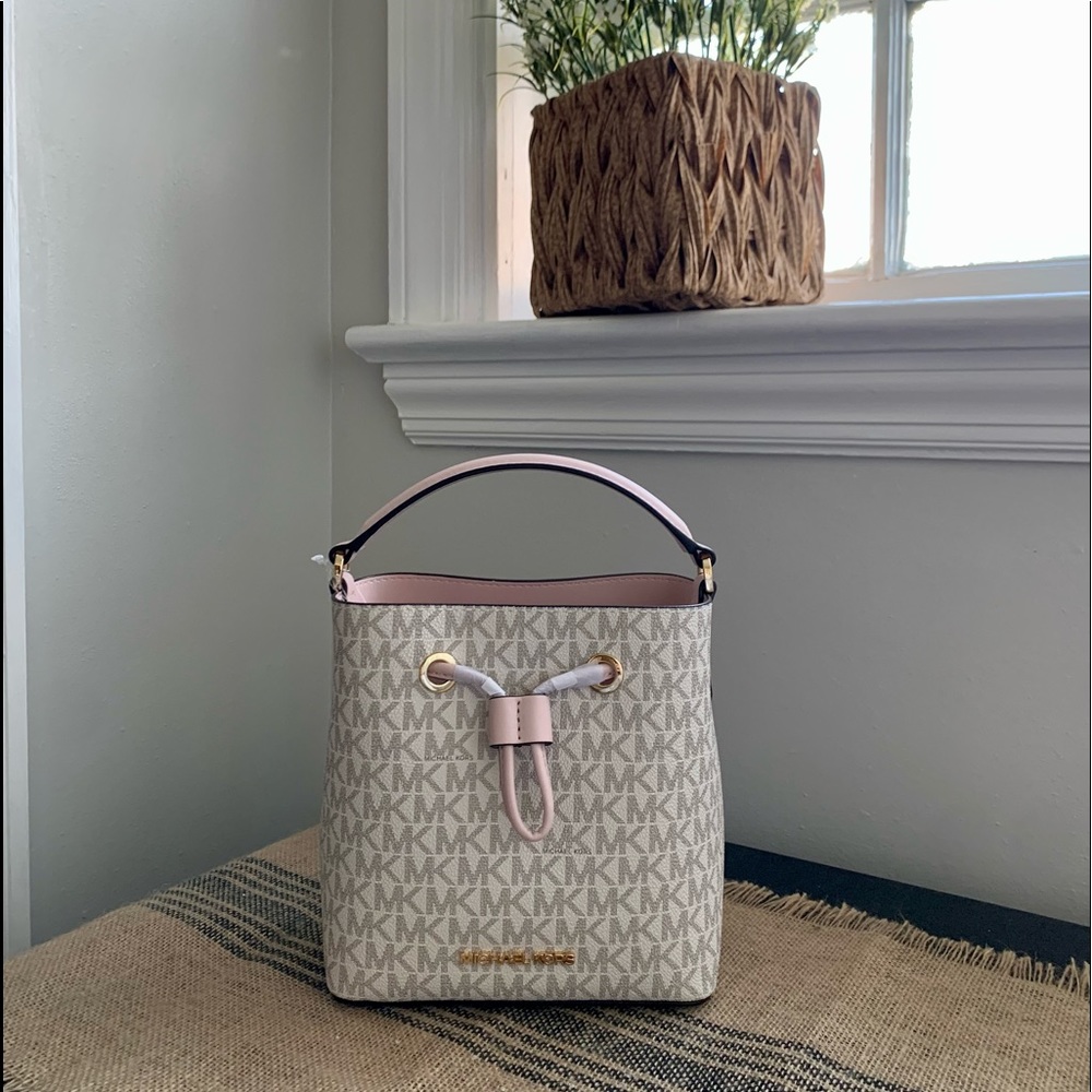 ♥️ Michael Kors Bucket Bag